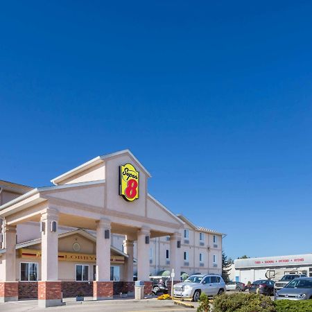 Super 8 By Wyndham Moose Jaw Sk Hotel Bagian luar foto