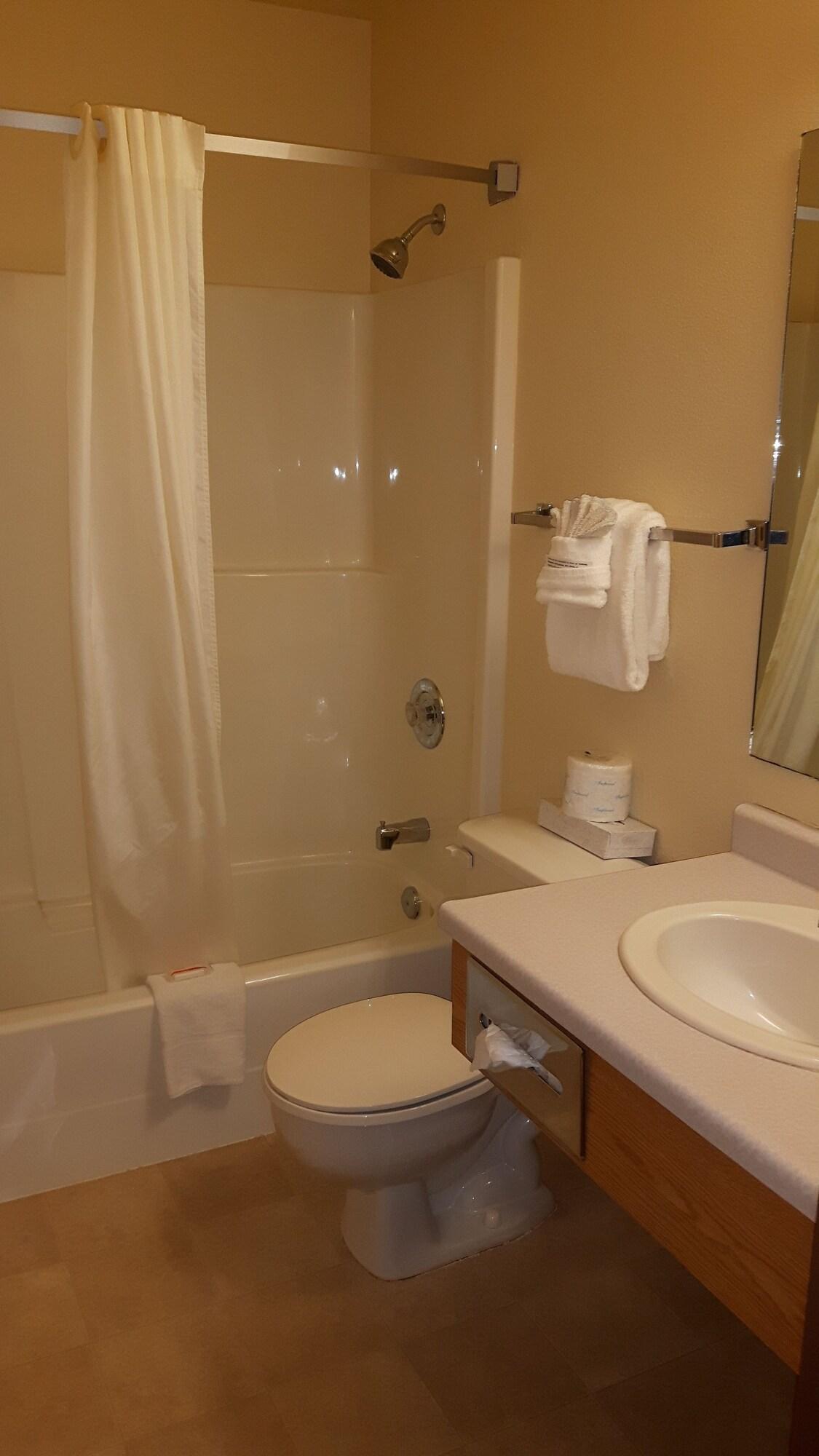 Super 8 By Wyndham Moose Jaw Sk Hotel Bagian luar foto