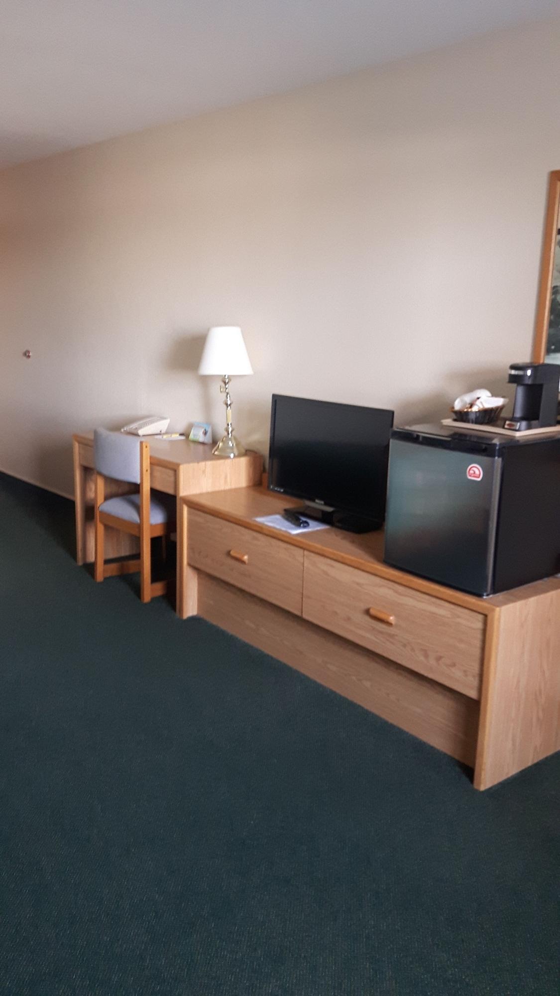 Super 8 By Wyndham Moose Jaw Sk Hotel Bagian luar foto