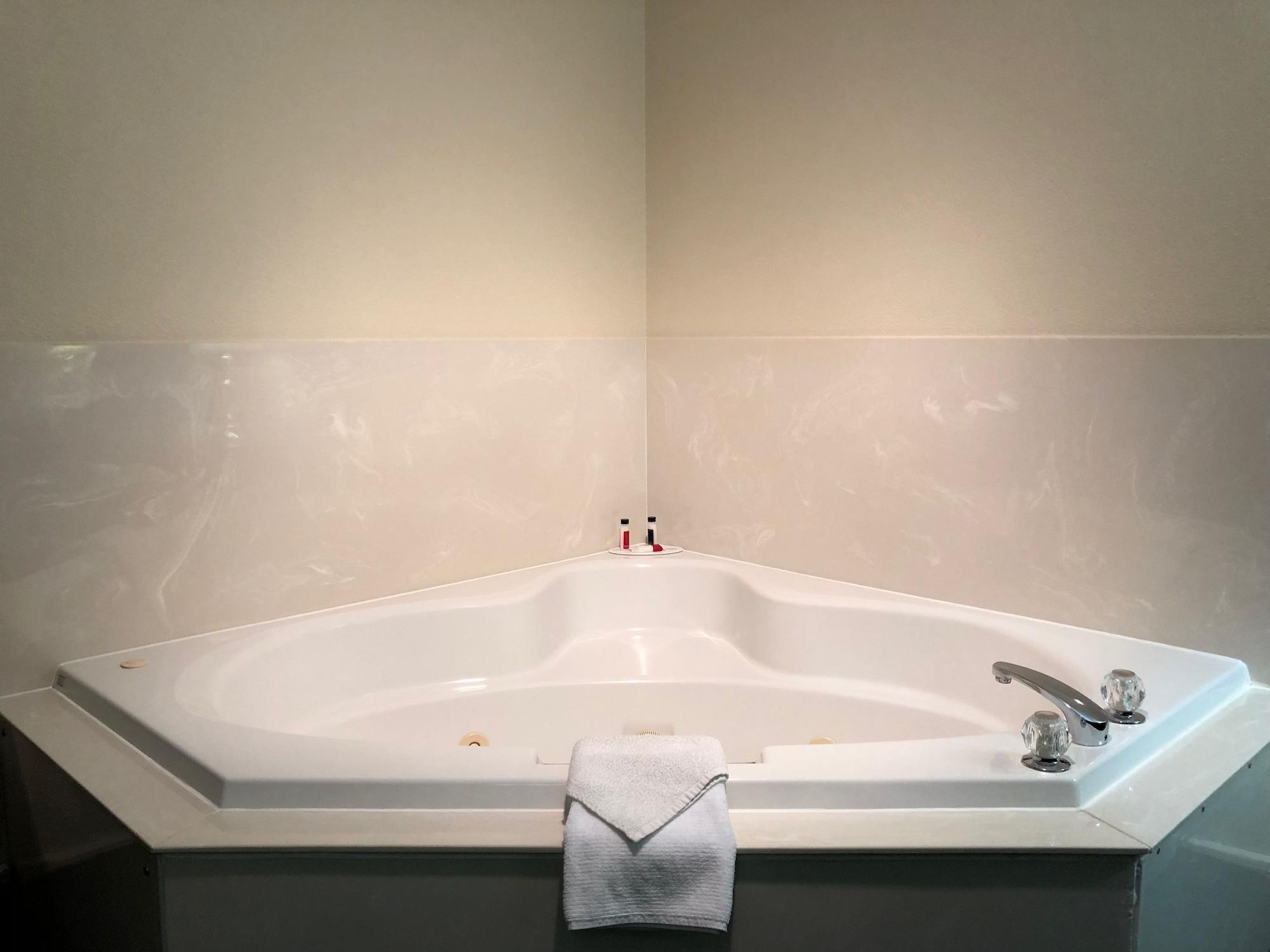 Super 8 By Wyndham Moose Jaw Sk Hotel Bagian luar foto
