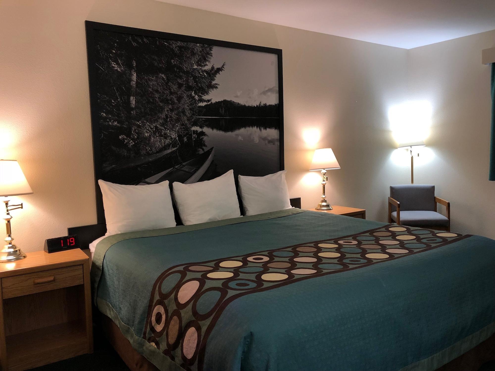 Super 8 By Wyndham Moose Jaw Sk Hotel Bagian luar foto