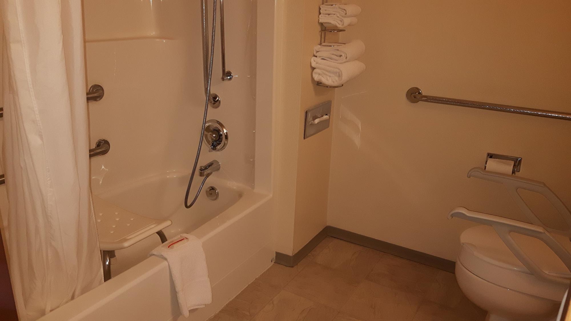 Super 8 By Wyndham Moose Jaw Sk Hotel Bagian luar foto