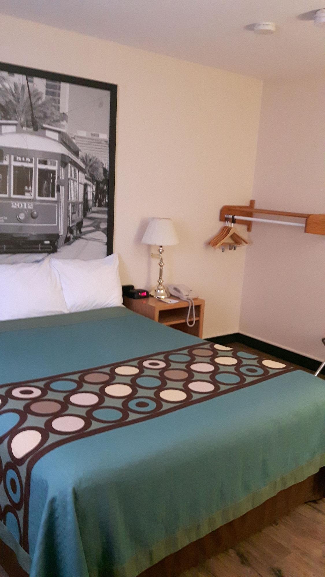 Super 8 By Wyndham Moose Jaw Sk Hotel Bagian luar foto