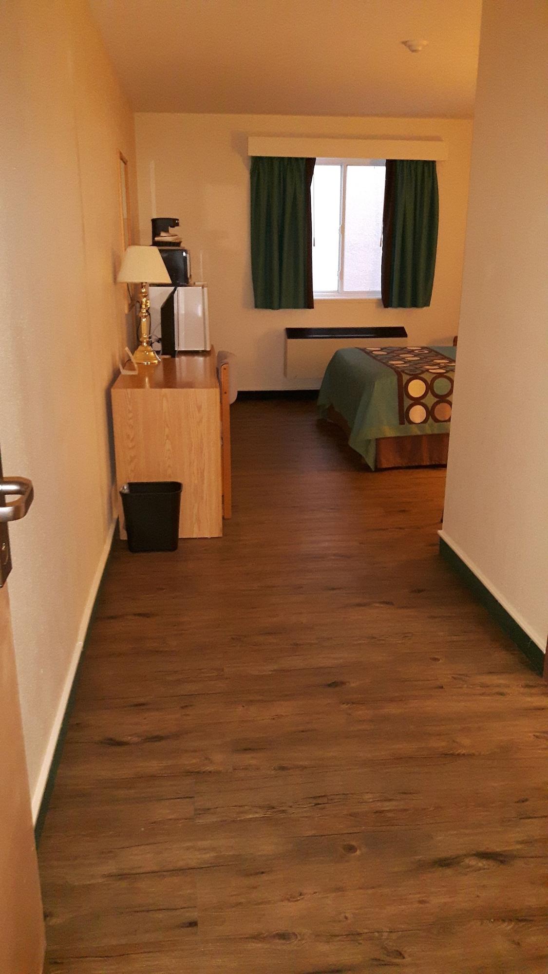 Super 8 By Wyndham Moose Jaw Sk Hotel Bagian luar foto