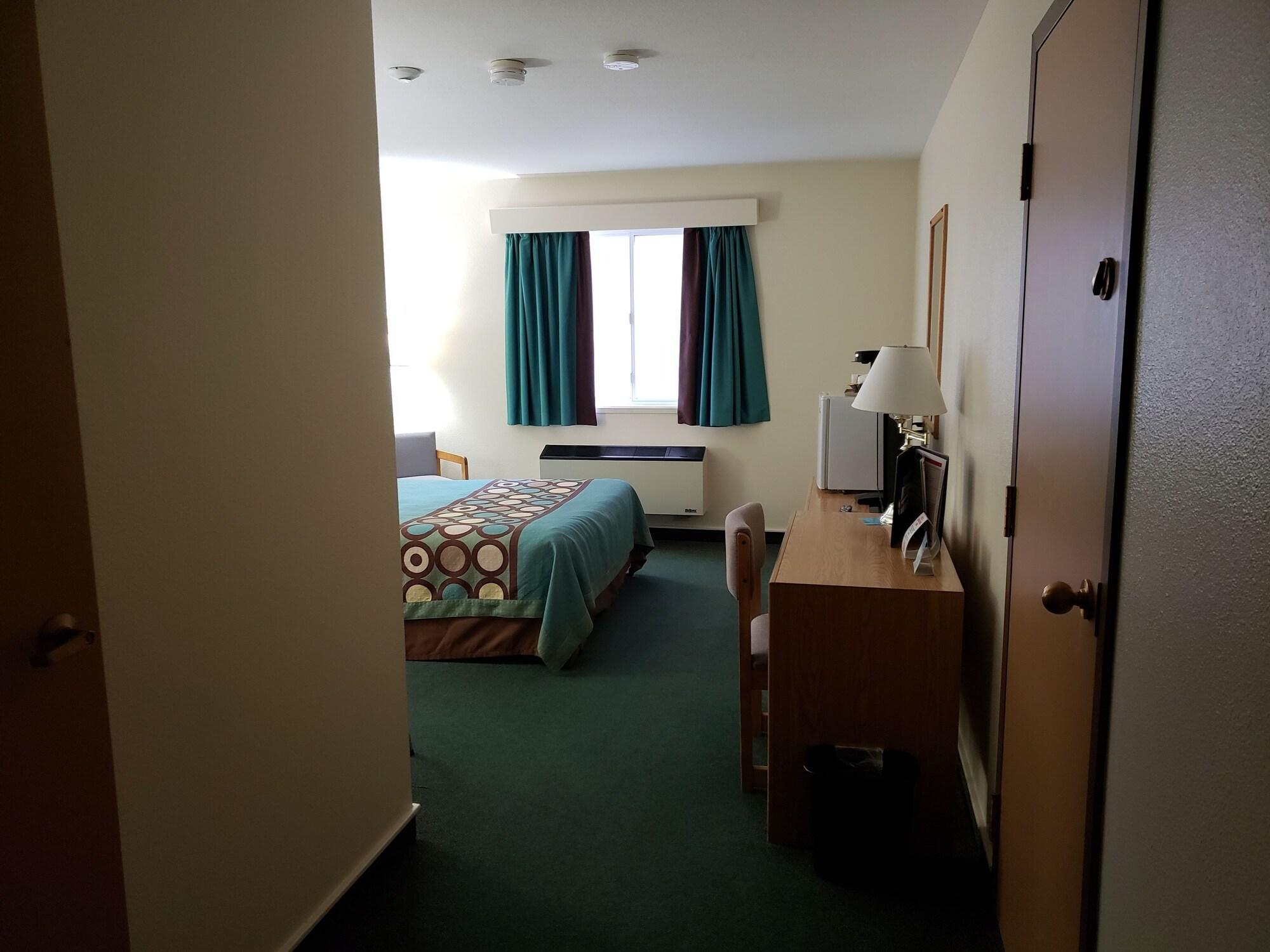 Super 8 By Wyndham Moose Jaw Sk Hotel Bagian luar foto