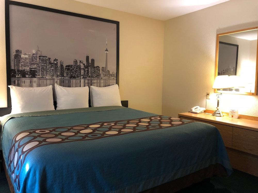 Super 8 By Wyndham Moose Jaw Sk Hotel Bagian luar foto
