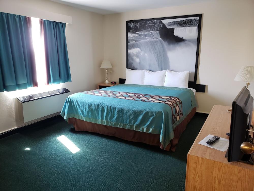 Super 8 By Wyndham Moose Jaw Sk Hotel Bagian luar foto