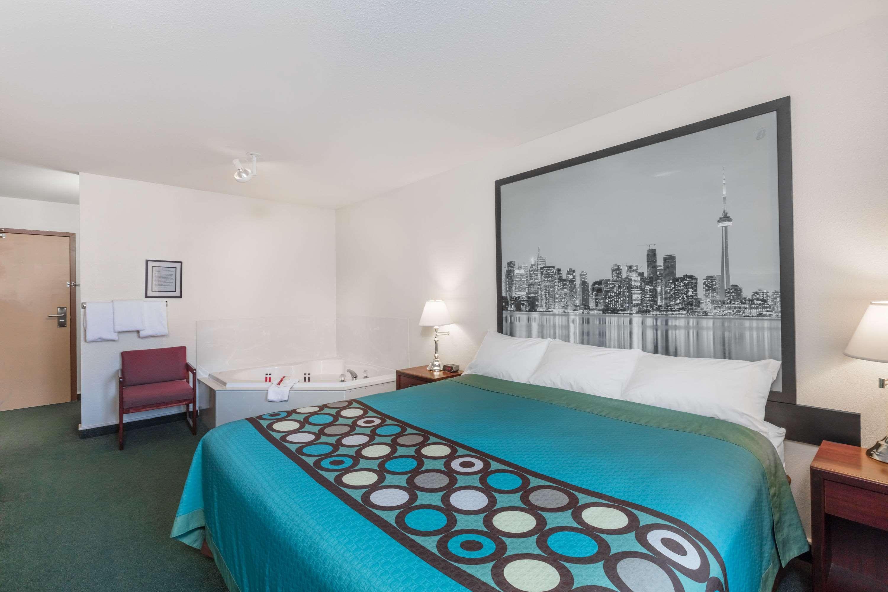 Super 8 By Wyndham Moose Jaw Sk Hotel Bagian luar foto