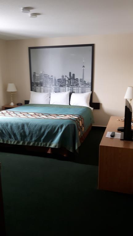 Super 8 By Wyndham Moose Jaw Sk Hotel Bagian luar foto