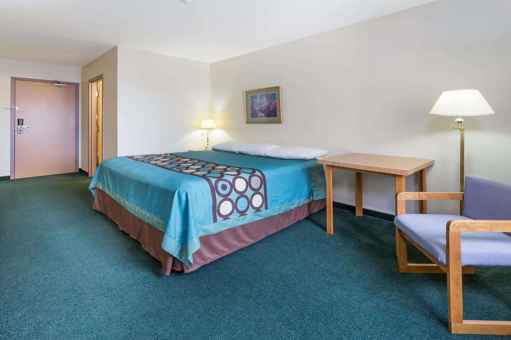 Super 8 By Wyndham Moose Jaw Sk Hotel Bagian luar foto