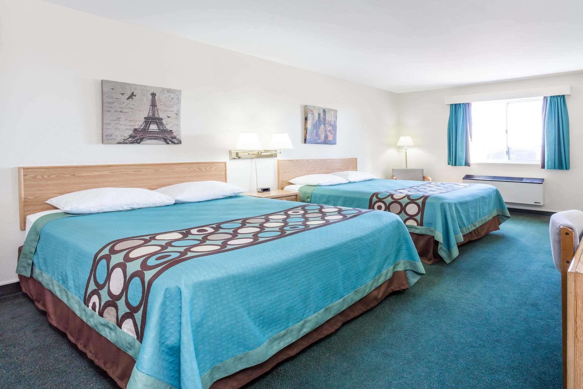 Super 8 By Wyndham Moose Jaw Sk Hotel Bagian luar foto